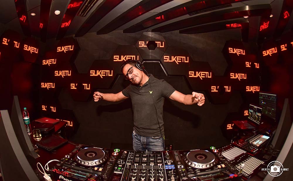 DJ Suketu performing live